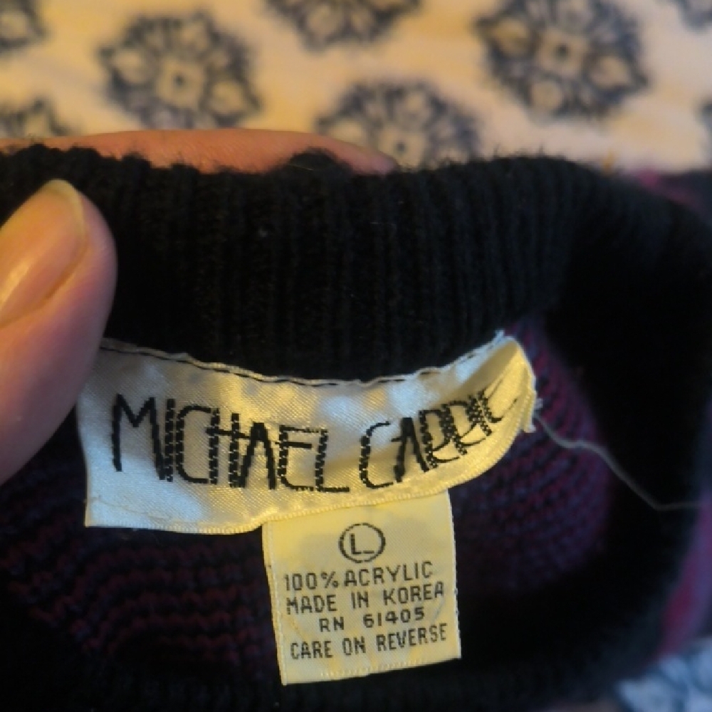 Elegant Argyle Patterned Sweater - image 3